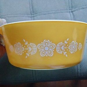 Corning Ware Vintage baking casserole dish.  2.5 liter/2.5 quart